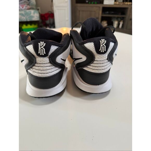 Nike Men\'s Size 10.5 Kyrie Infinity Basketball Shoes Sneakers Black White Oreo main image 7